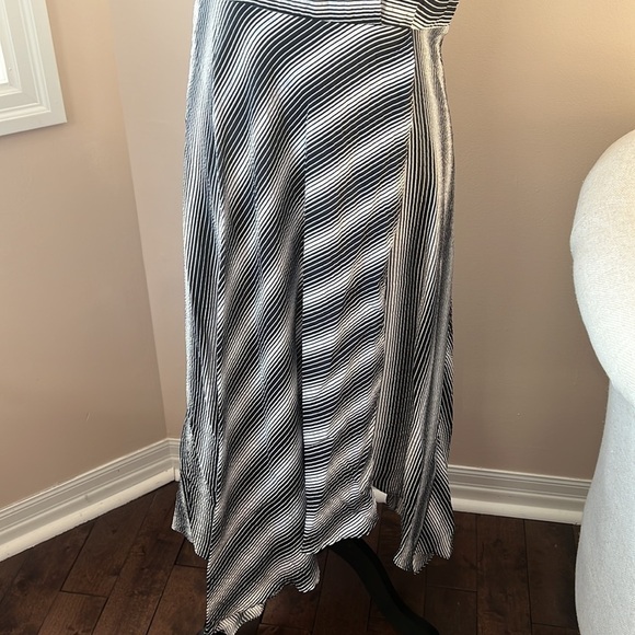 vince Camuto l NWT Sleeveless Dress - Picture 3 of 7